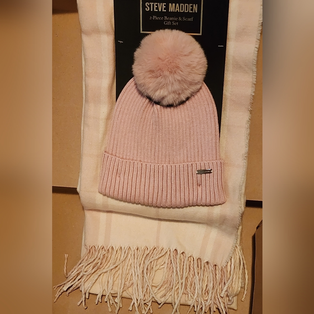 Steve Madden hat & scarf